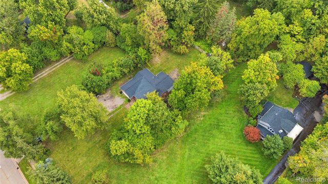 25348 Orchard Lake Road, Farmington Hills, MI 48336