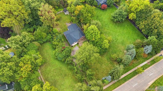 25348 Orchard Lake Road, Farmington Hills, MI 48336