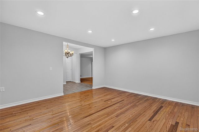 25348 Orchard Lake Road, Farmington Hills, MI 48336
