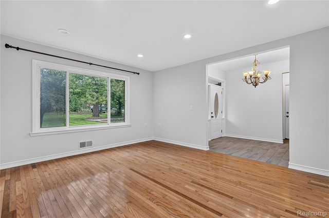 25348 Orchard Lake Road, Farmington Hills, MI 48336