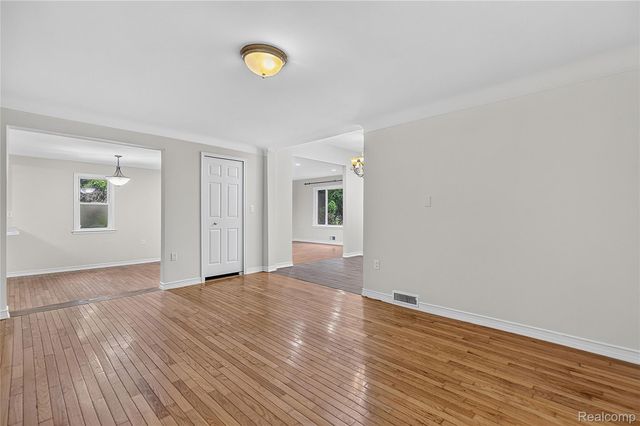 25348 Orchard Lake Road, Farmington Hills, MI 48336