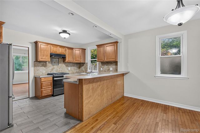 25348 Orchard Lake Road, Farmington Hills, MI 48336
