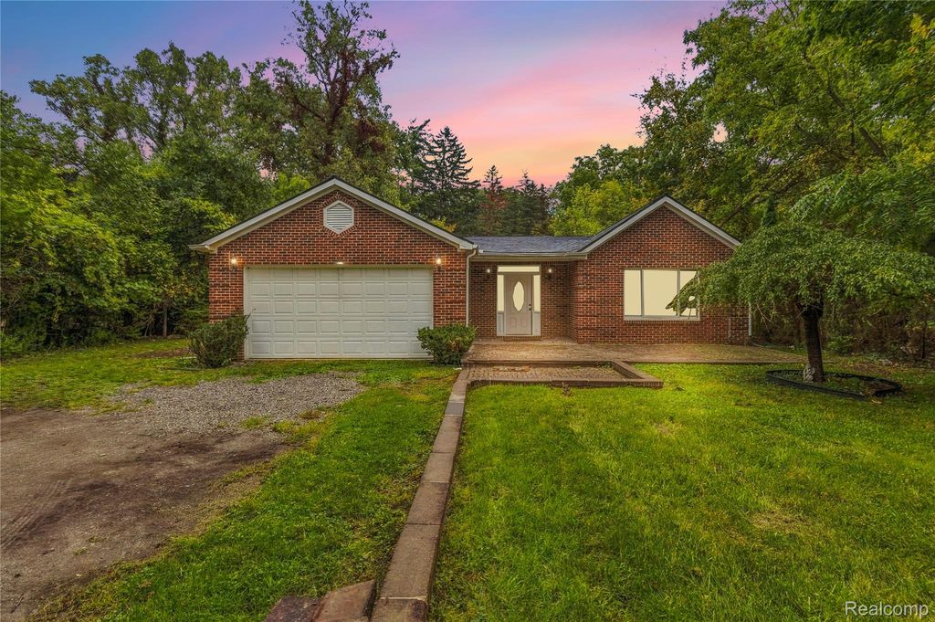 25348 Orchard Lake Road, Farmington Hills, MI 48336