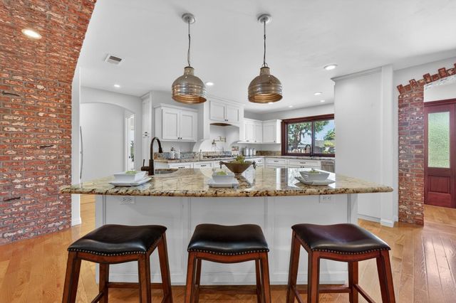 216 Rodonovan Drive, Santa Clara, CA 95051