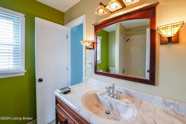 9903 Welshpool Ct, Jeffersontown, KY 40299