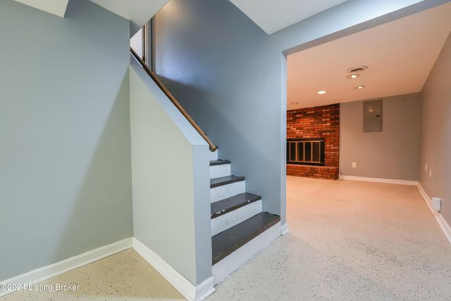 9903 Welshpool Ct, Jeffersontown, KY 40299