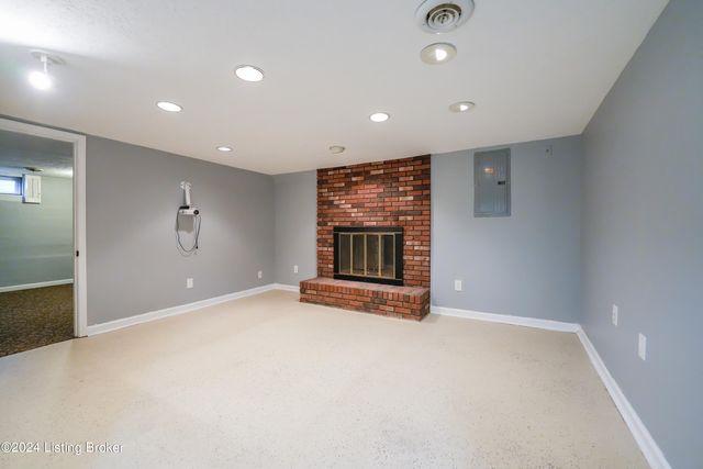 9903 Welshpool Ct, Jeffersontown, KY 40299