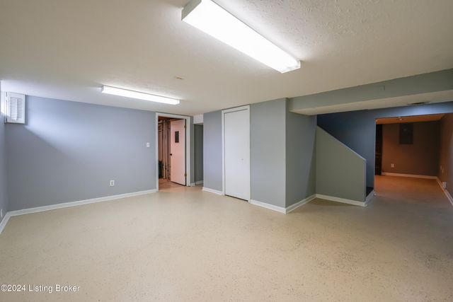 9903 Welshpool Ct, Jeffersontown, KY 40299