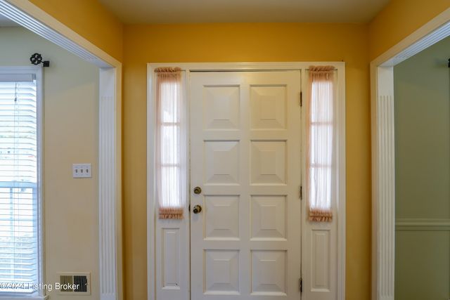 9903 Welshpool Ct, Jeffersontown, KY 40299