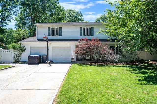 28 Artist Lake Boulevard, Middle Island, NY 11953