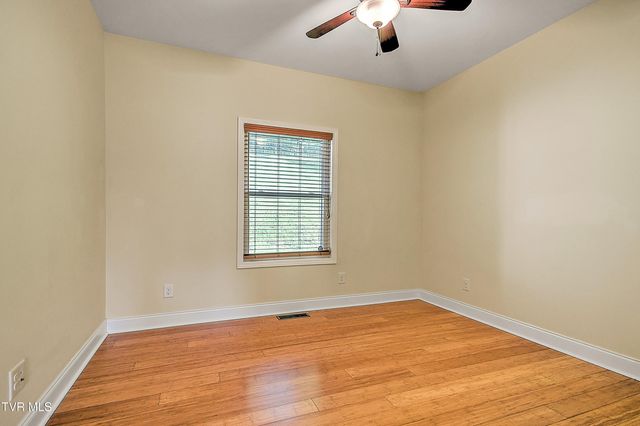 3628 Hazelnut Drive, Kingsport, TN 37664