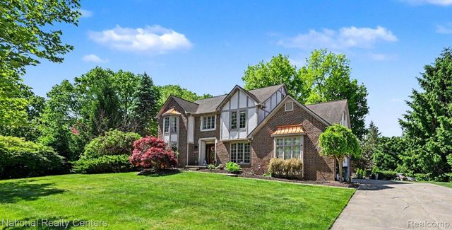 6515 Tamarack Drive, Troy, MI 48098