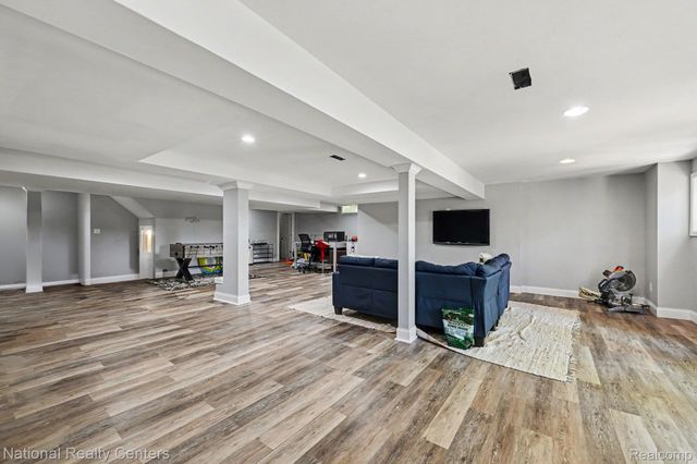 6515 Tamarack Drive, Troy, MI 48098