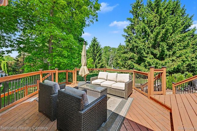 6515 Tamarack Drive, Troy, MI 48098