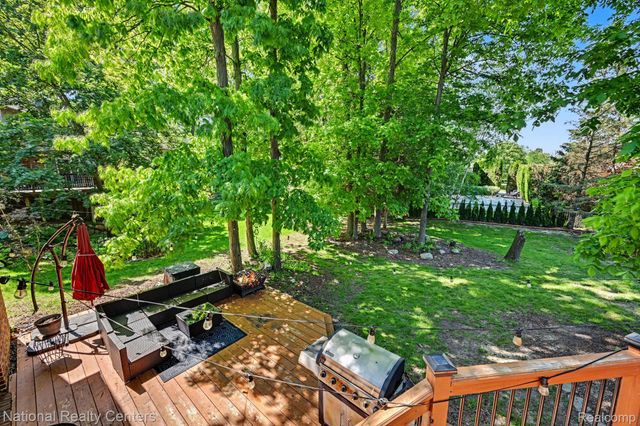 6515 Tamarack Drive, Troy, MI 48098