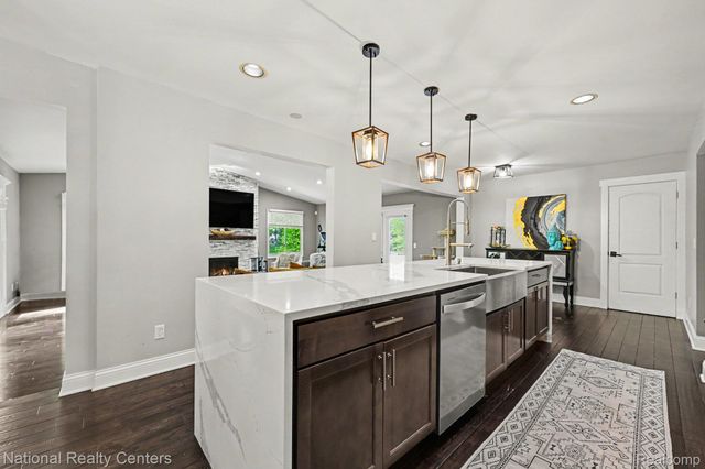 6515 Tamarack Drive, Troy, MI 48098