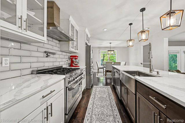 6515 Tamarack Drive, Troy, MI 48098