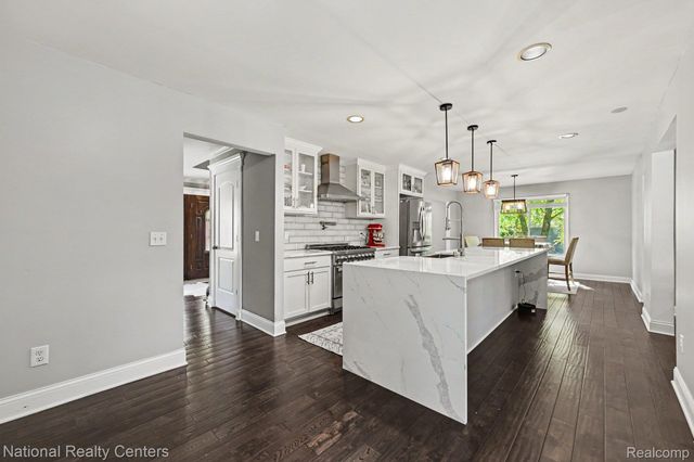 6515 Tamarack Drive, Troy, MI 48098