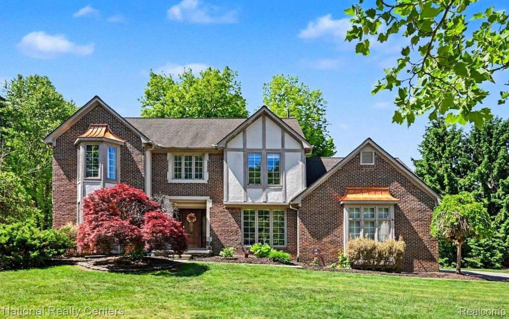 6515 Tamarack Drive, Troy, MI 48098