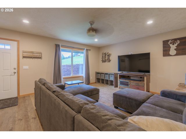 35801 MILLER HEIGHTS Ln, Astoria, OR 97103