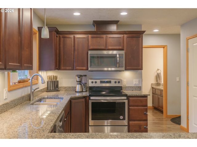 35801 MILLER HEIGHTS Ln, Astoria, OR 97103