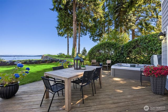 10668 NE Manor Lane, Bainbridge Island, WA 98110