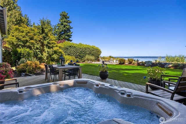 10668 NE Manor Lane, Bainbridge Island, WA 98110