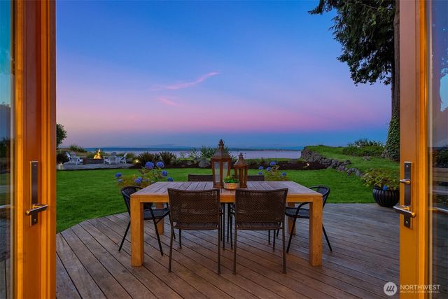 10668 NE Manor Lane, Bainbridge Island, WA 98110