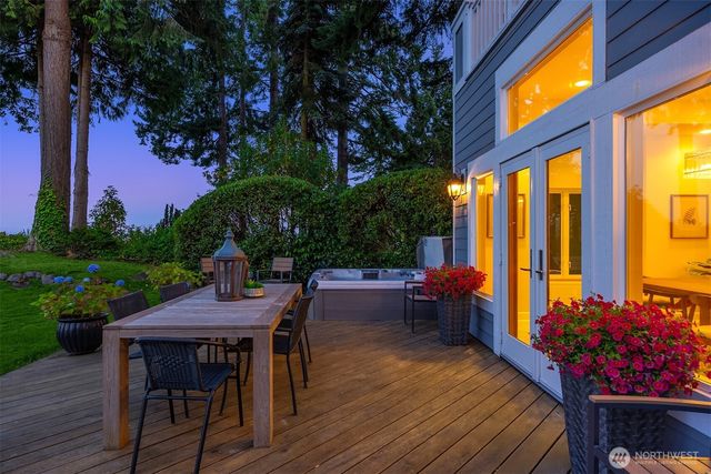 10668 NE Manor Lane, Bainbridge Island, WA 98110