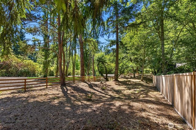 10668 NE Manor Lane, Bainbridge Island, WA 98110