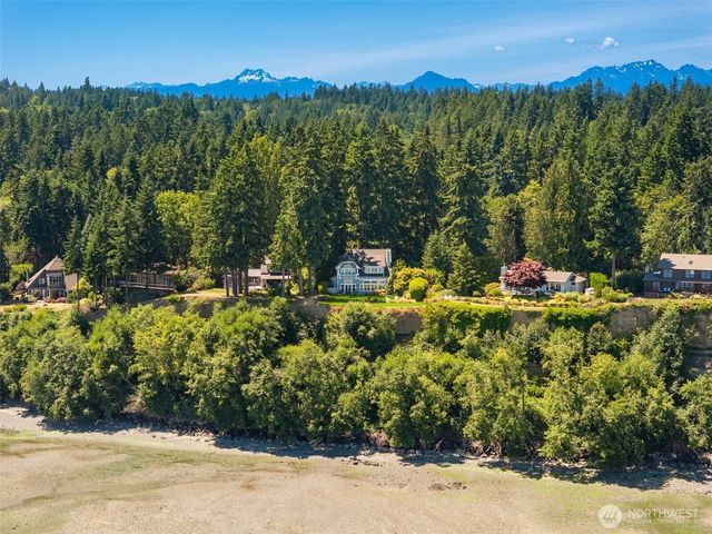 10668 NE Manor Lane, Bainbridge Island, WA 98110