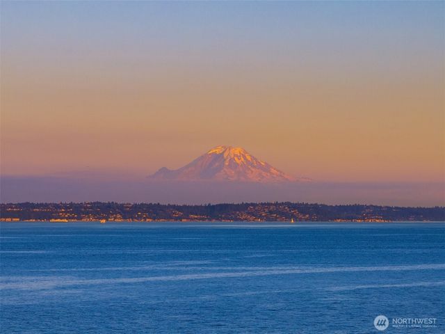 10668 NE Manor Lane, Bainbridge Island, WA 98110