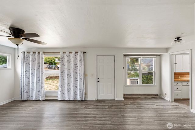 1948 N Callow Avenue, Bremerton, WA 98312