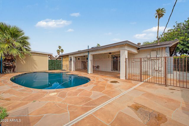 6241 W HIGHLAND Avenue, Phoenix, AZ 85033
