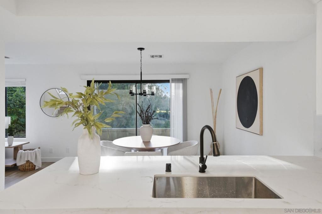 Image 9 of property listing at 10450 Ridgewater Ln, San Diego, CA 92131