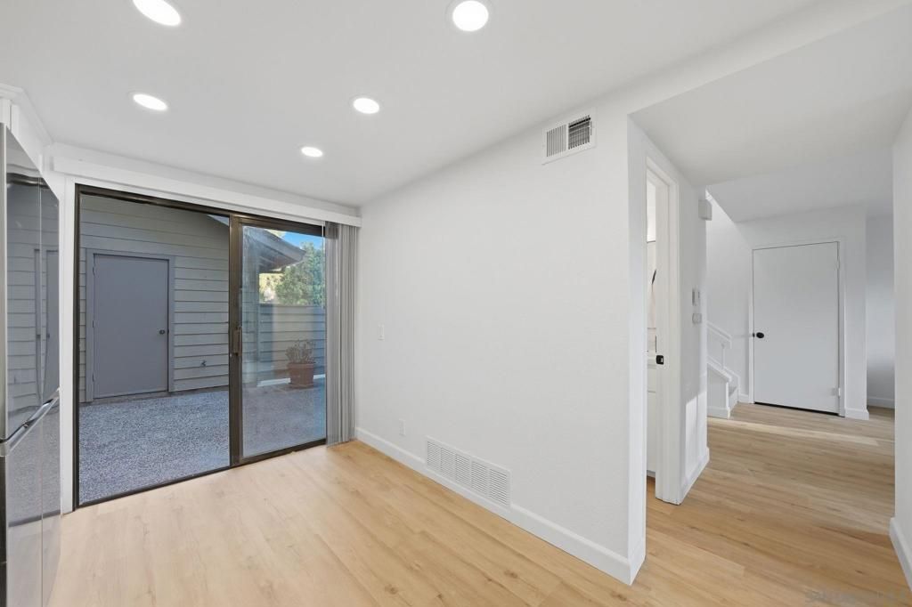 Image 17 of property listing at 10450 Ridgewater Ln, San Diego, CA 92131