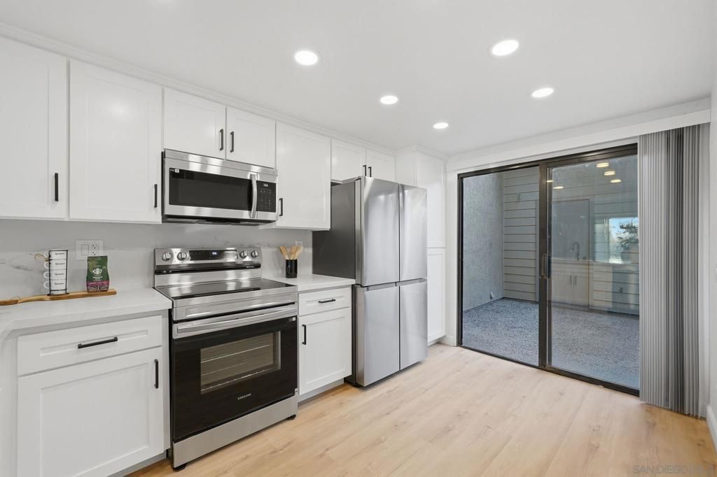 Image 6 of property listing at 10450 Ridgewater Ln, San Diego, CA 92131