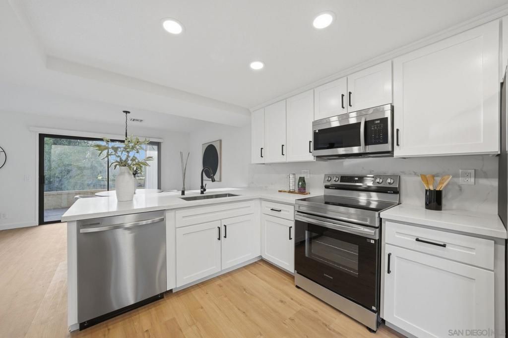 Image 8 of property listing at 10450 Ridgewater Ln, San Diego, CA 92131