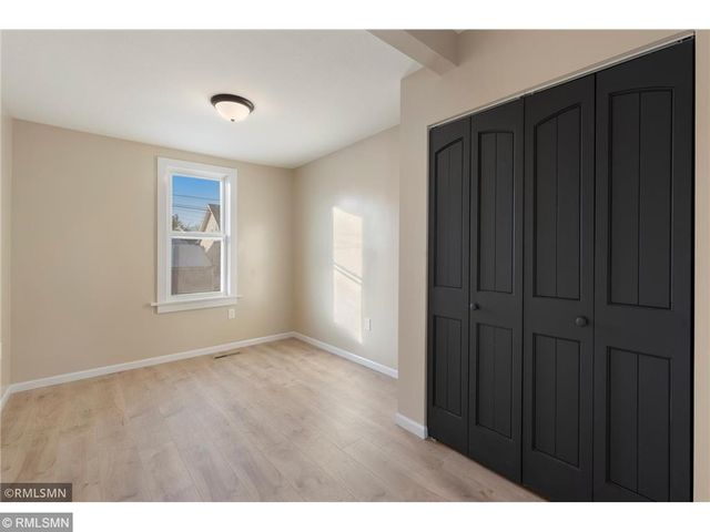 1040 Rose Avenue E, Saint Paul, MN 55106