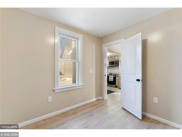 1040 Rose Avenue E, Saint Paul, MN 55106