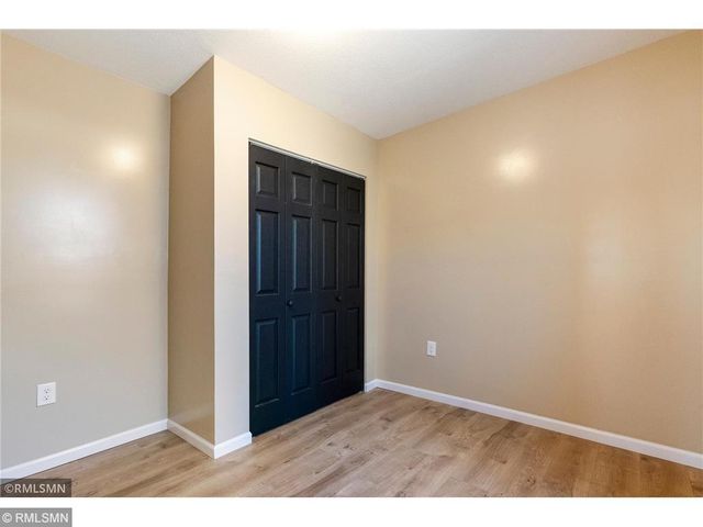 1040 Rose Avenue E, Saint Paul, MN 55106
