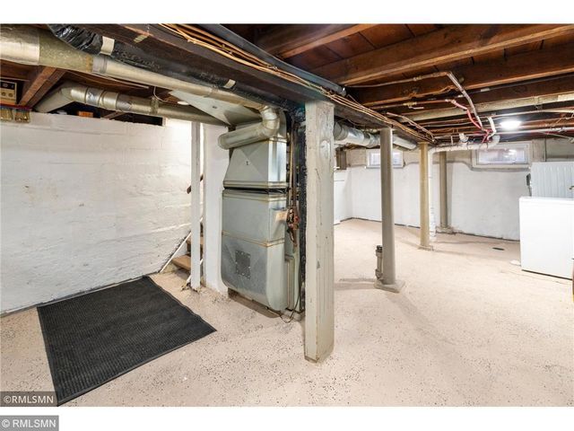 1040 Rose Avenue E, Saint Paul, MN 55106