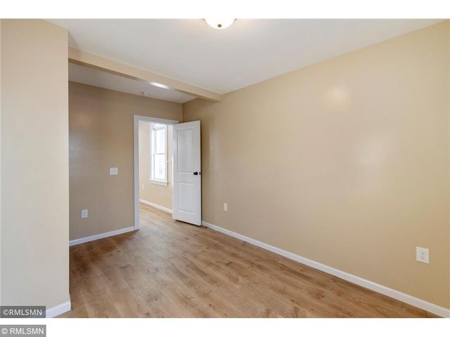 1040 Rose Avenue E, Saint Paul, MN 55106
