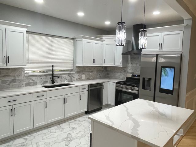 8258 S Rhodes Avenue, Chicago, IL 60619