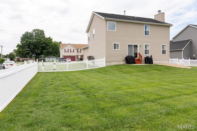 201 Americana Circle, Fairview Heights, IL 62208