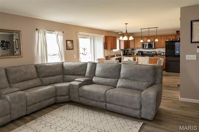 201 Americana Circle, Fairview Heights, IL 62208