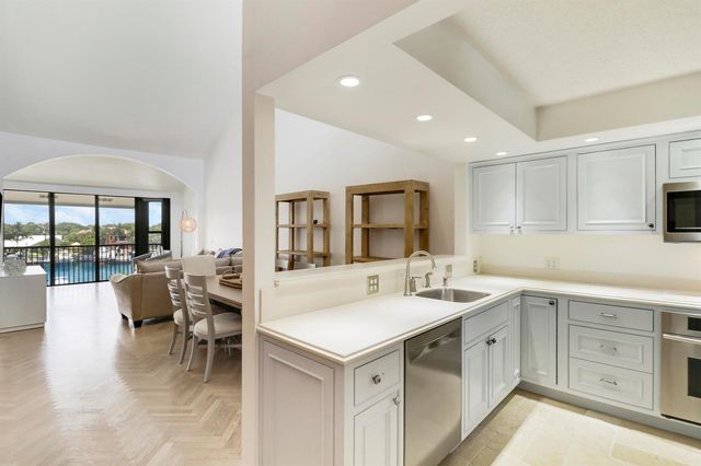 543 Bay Colony Drive N Slip 8, Juno Beach, FL 33408