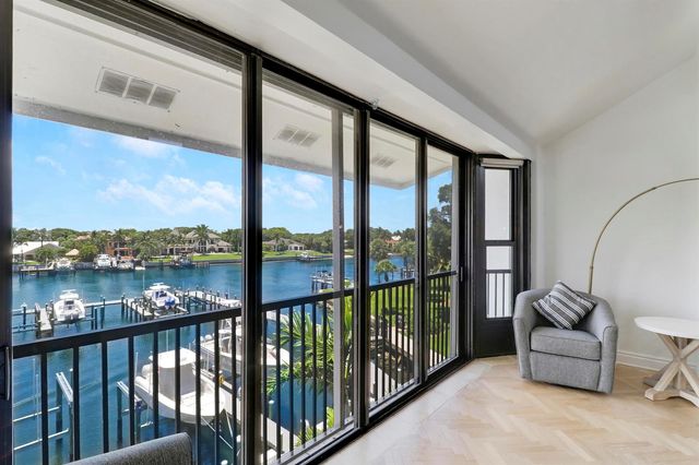 543 Bay Colony Drive N Slip 8, Juno Beach, FL 33408