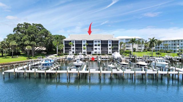 543 Bay Colony Drive N Slip 8, Juno Beach, FL 33408