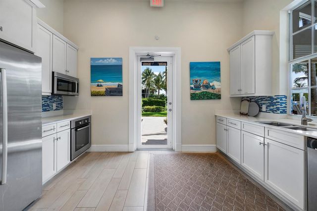 543 Bay Colony Drive N Slip 8, Juno Beach, FL 33408